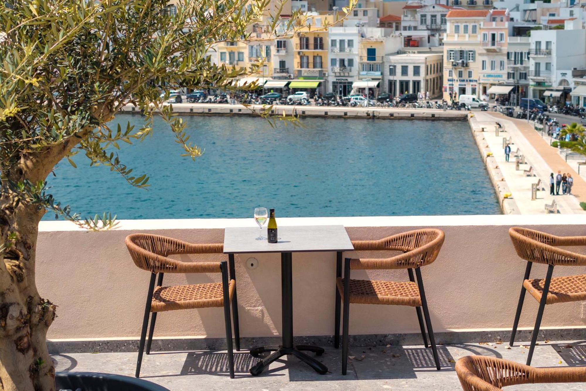 مبيت وإفطار إرموبولّي Eclectic Syros المظهر الخارجي الصورة
