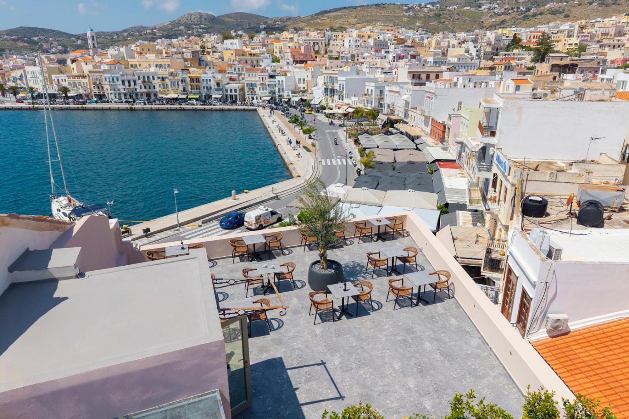 مبيت وإفطار إرموبولّي Eclectic Syros المظهر الخارجي الصورة