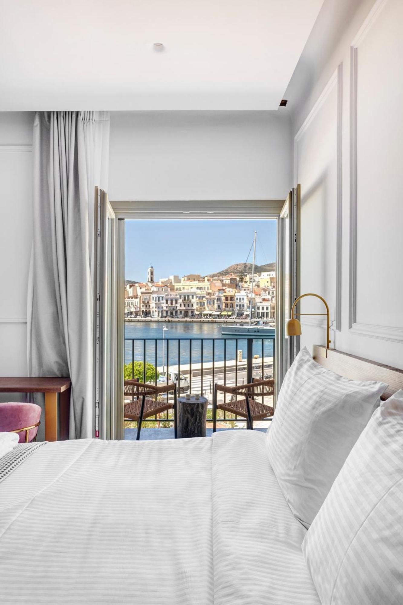 مبيت وإفطار إرموبولّي Eclectic Syros المظهر الخارجي الصورة
