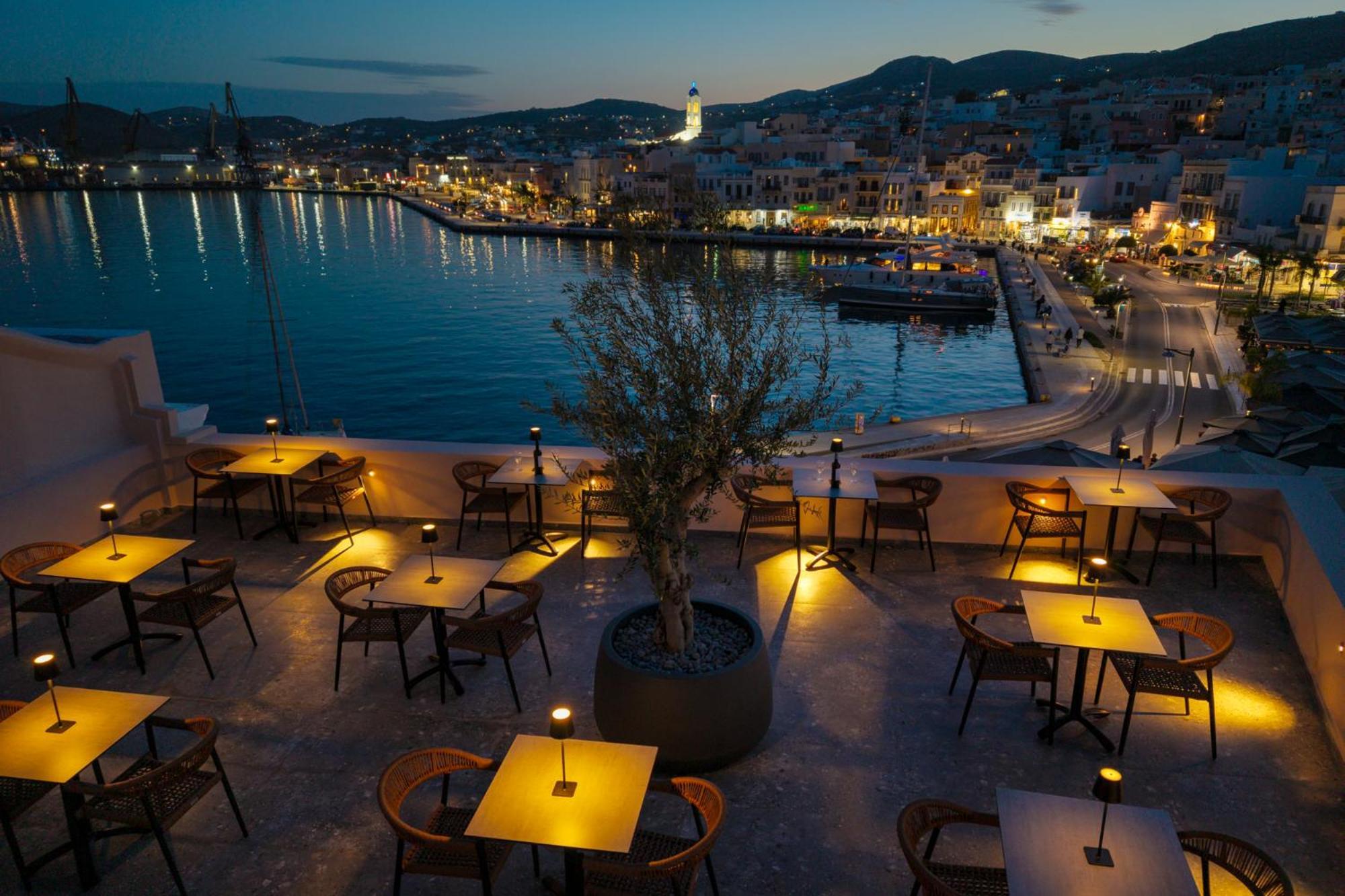 مبيت وإفطار إرموبولّي Eclectic Syros المظهر الخارجي الصورة