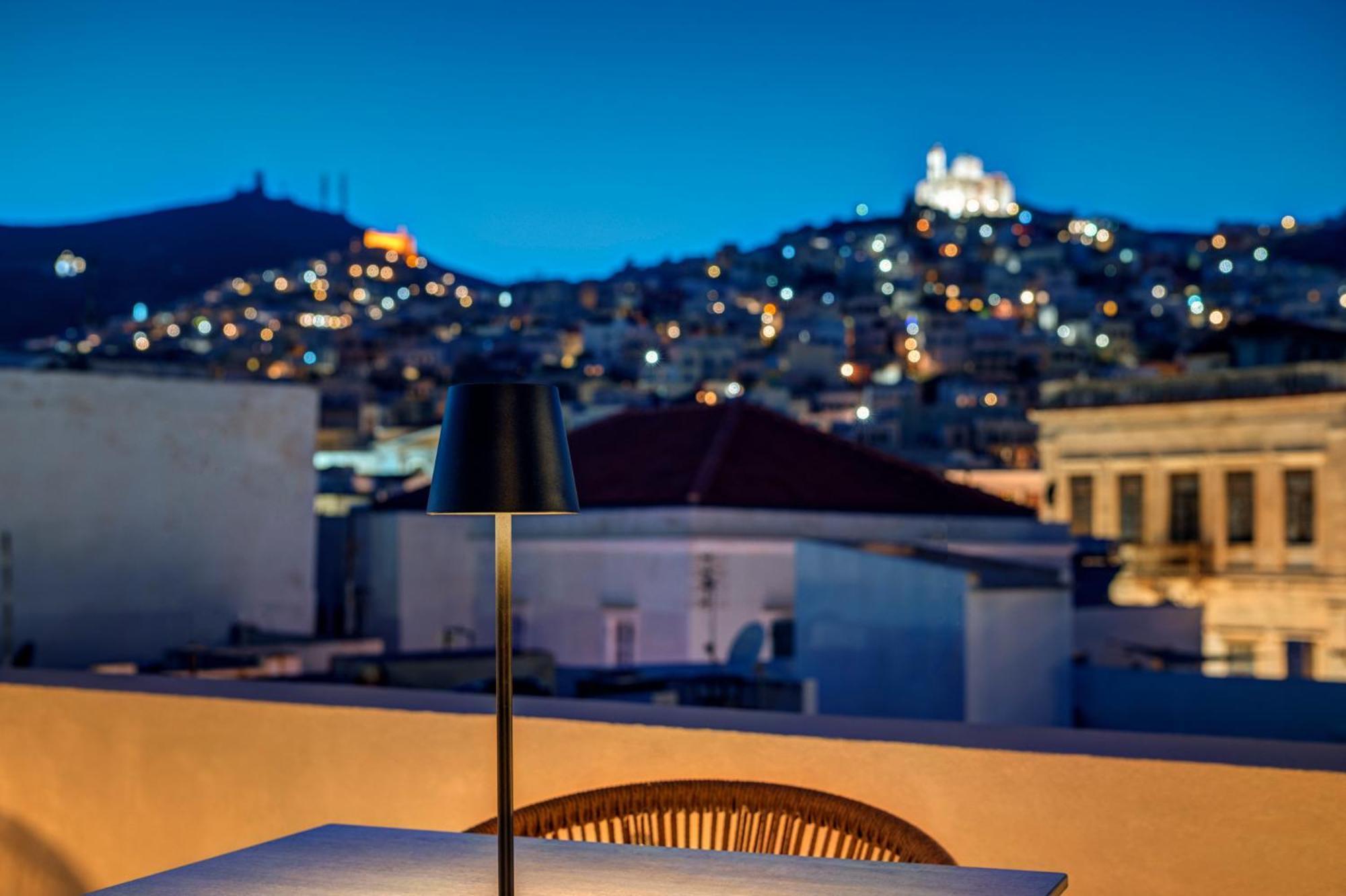 مبيت وإفطار إرموبولّي Eclectic Syros المظهر الخارجي الصورة