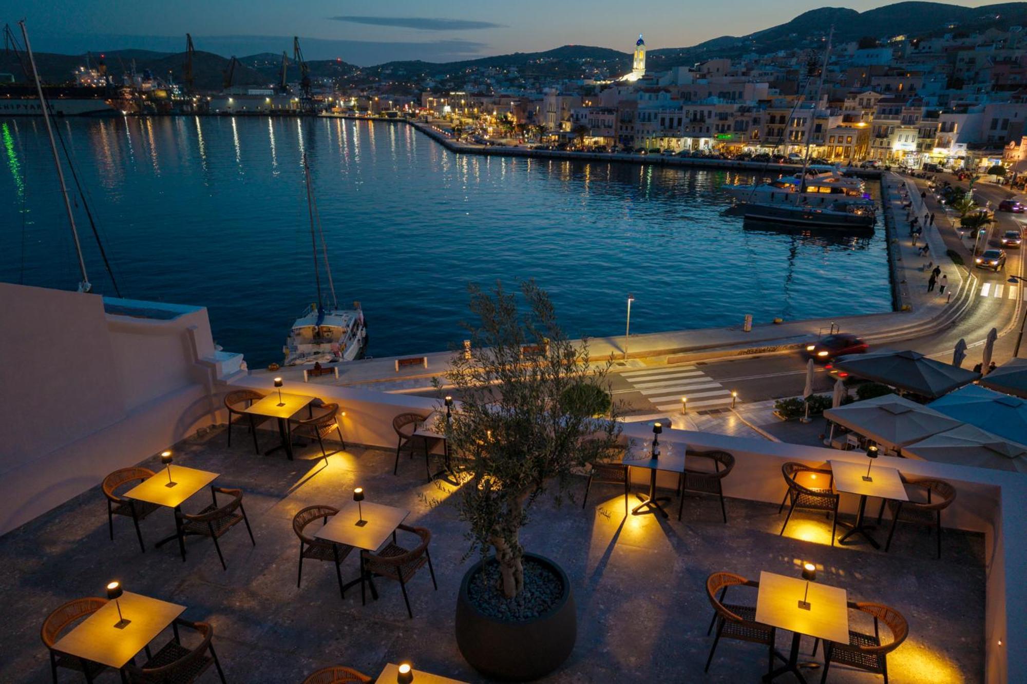 مبيت وإفطار إرموبولّي Eclectic Syros المظهر الخارجي الصورة