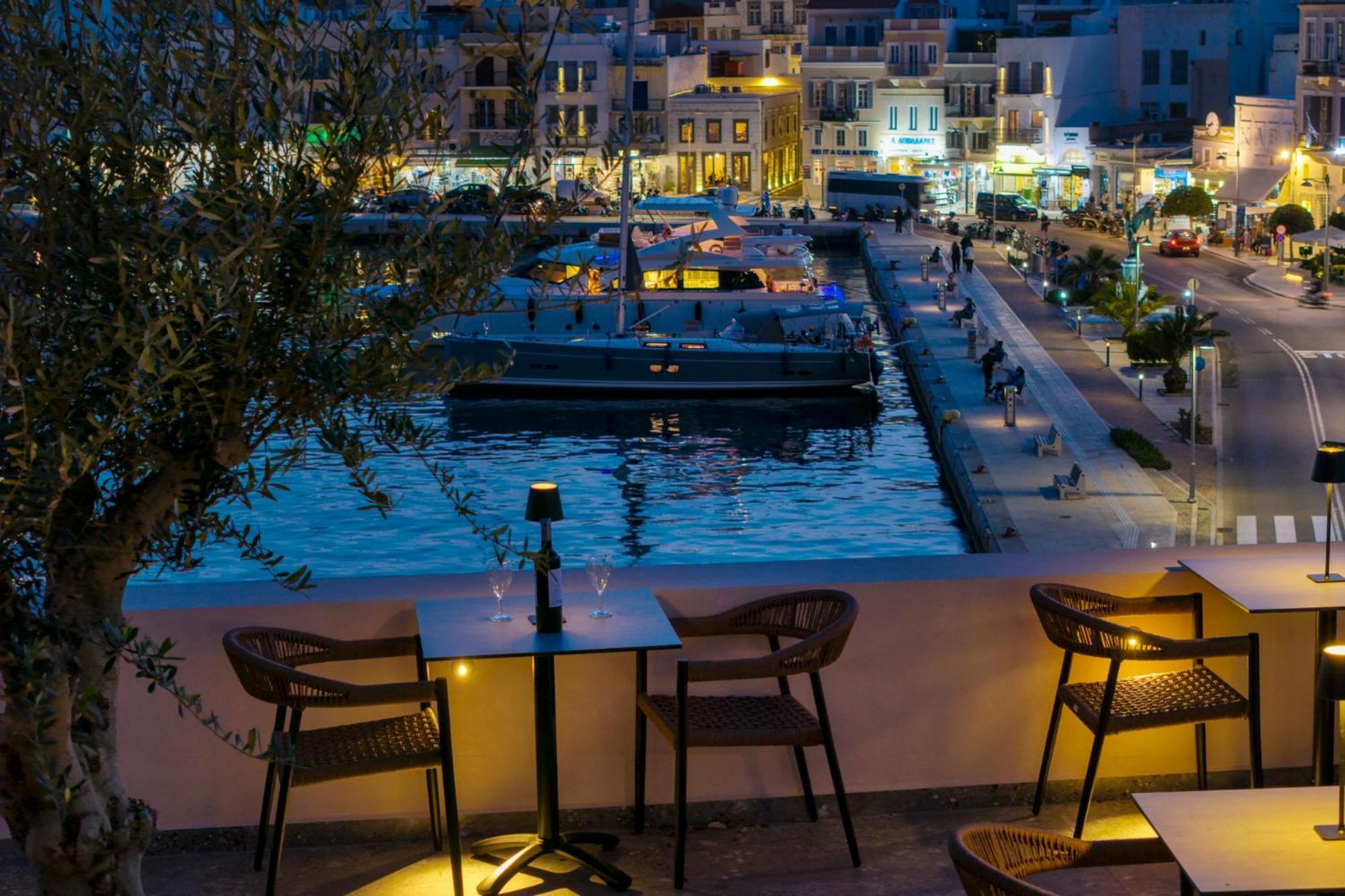 مبيت وإفطار إرموبولّي Eclectic Syros المظهر الخارجي الصورة
